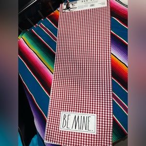 Rae Dunn Table Runner 🌻